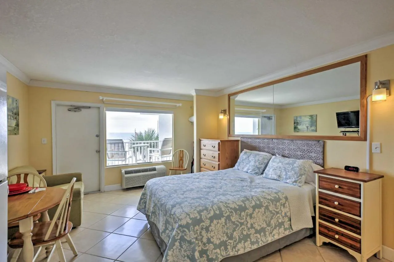 Apartment Daytona Beach Studio With Oceanfront Balcony And Pool! United States