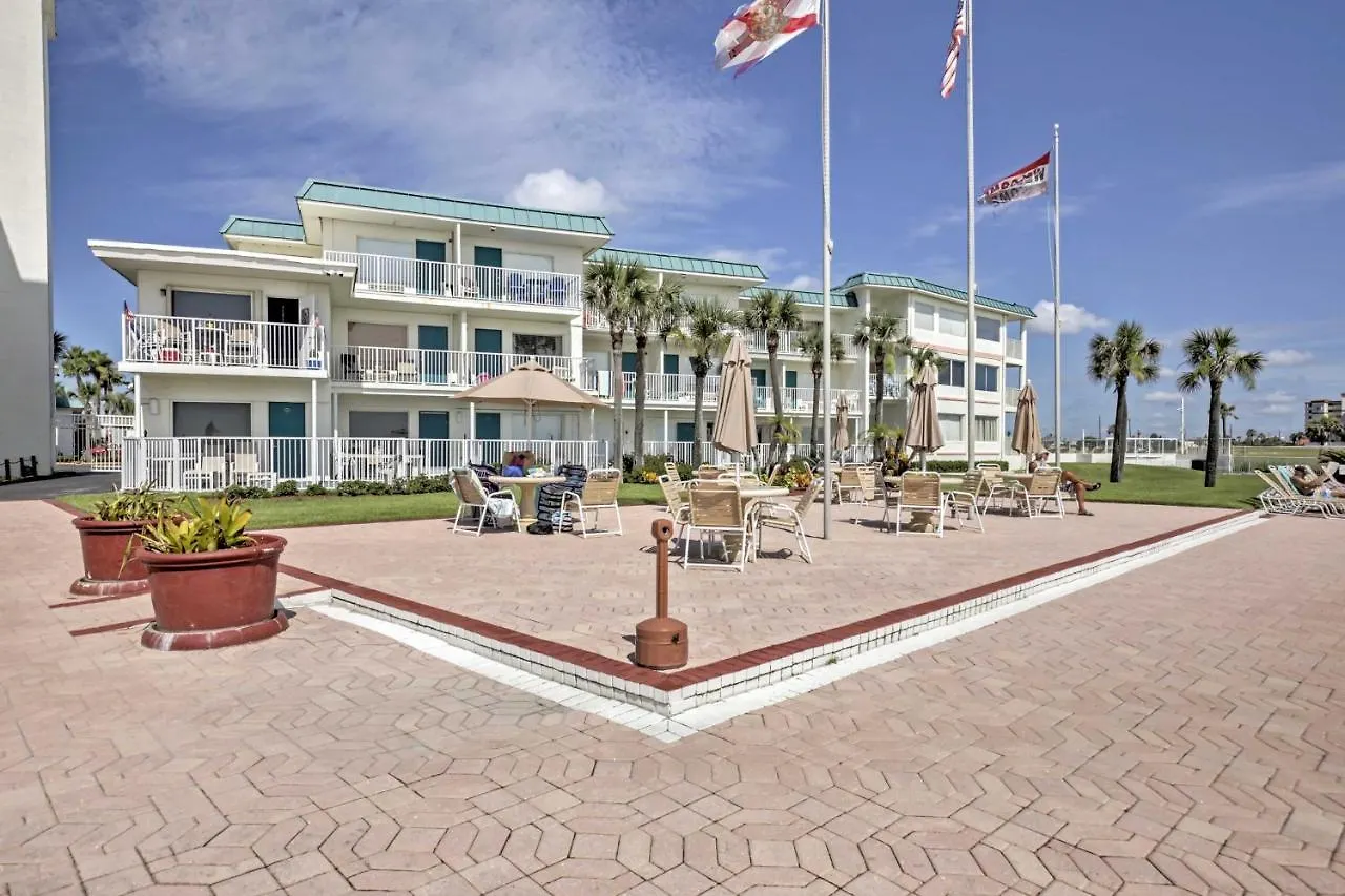 Daytona Beach Studio With Oceanfront Balcony And Pool!