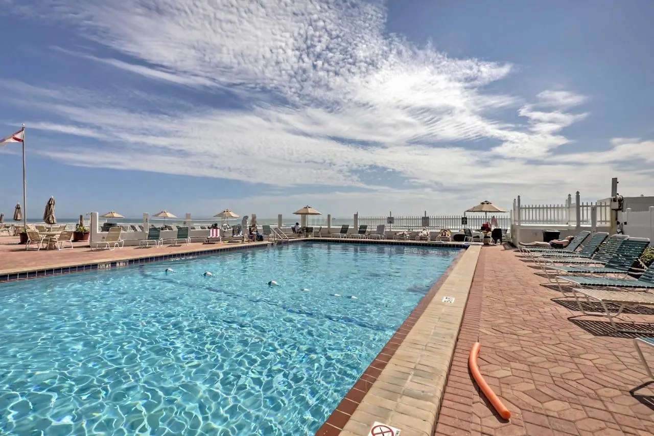 Apartment Daytona Beach Studio With Oceanfront Balcony And Pool! United States